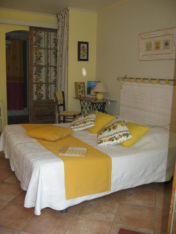 l'Oustaou B&B Piscine&Spa Besse-sur-Issole Camera foto